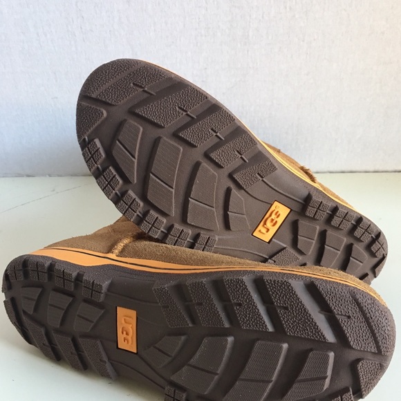 COPY - - New UGG Kid Lynden Boot. - Picture 5 of 5